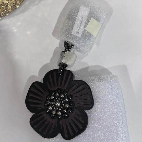 Coach Tea Rose bag charm - Picture 1 of 2